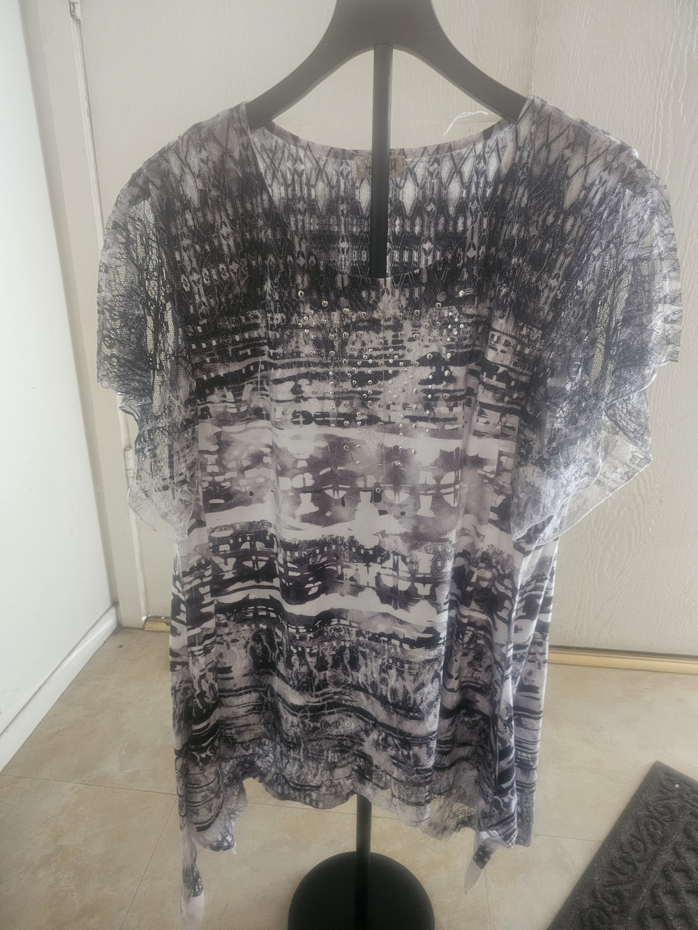 ONE WORLD Black and White Abstract Printed Short Sleeve Tunic